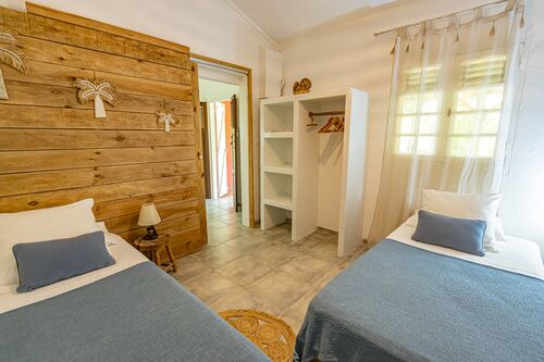 Lits dans une chambre de la villa Kariakou du Caraïb'Bay Hôtel