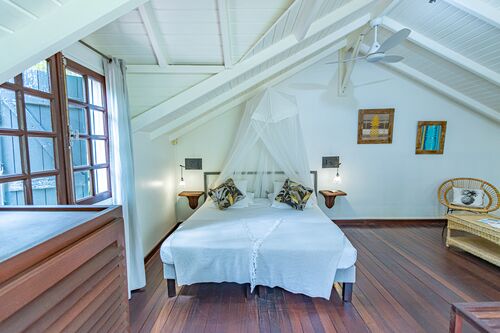 Une chambre avec lit King Size dans le Caraïb'Bay Hôtel