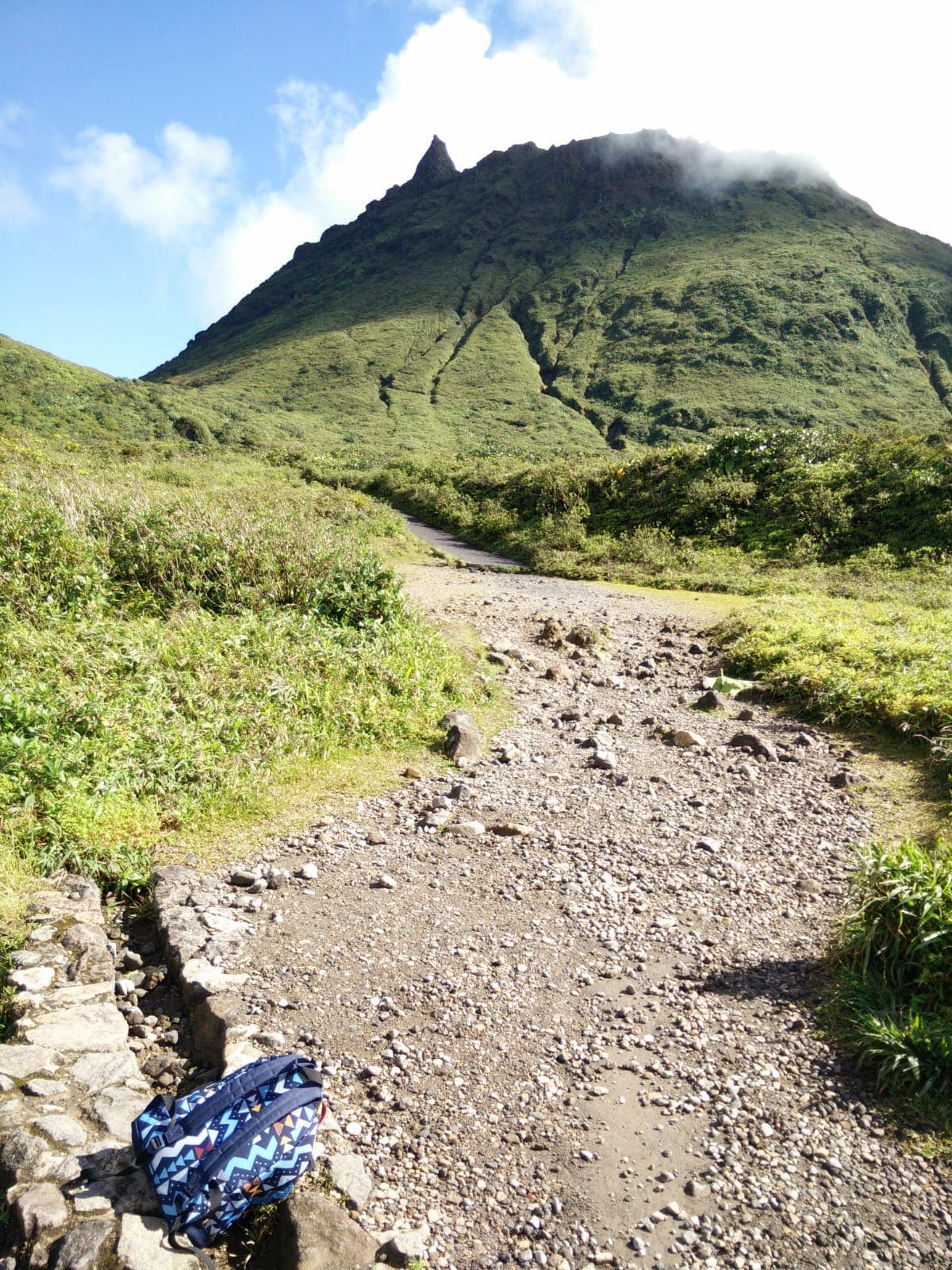 chemin de randonnée au volcan de la Soufrière