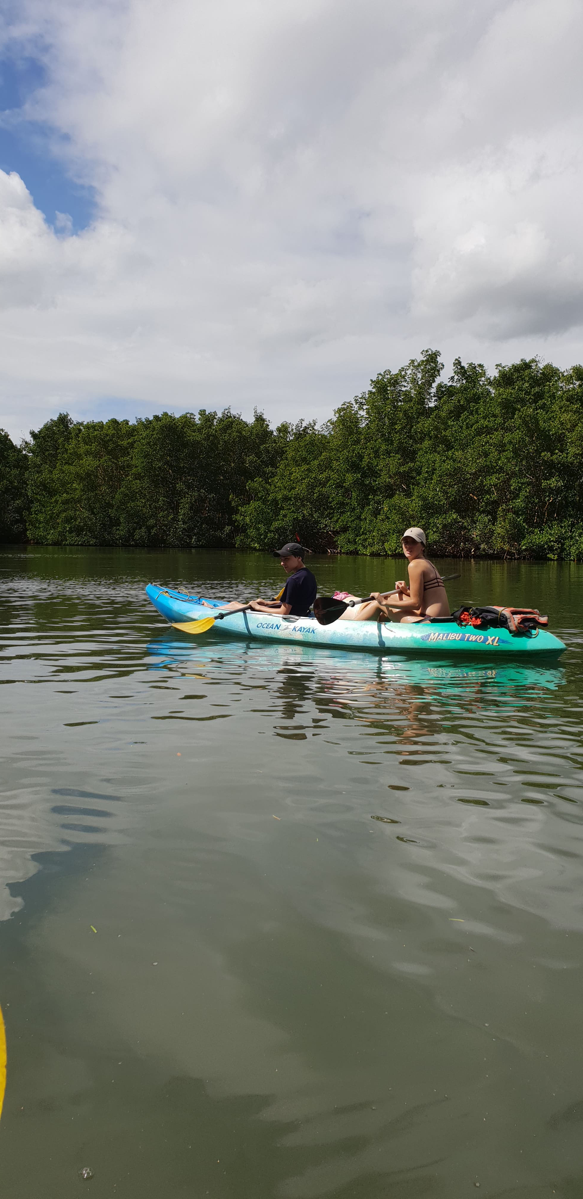 Personnes qui font du kayak